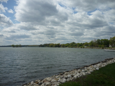 Houses for sale on Pewaukee lake